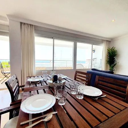 Luna Seafront Apartament